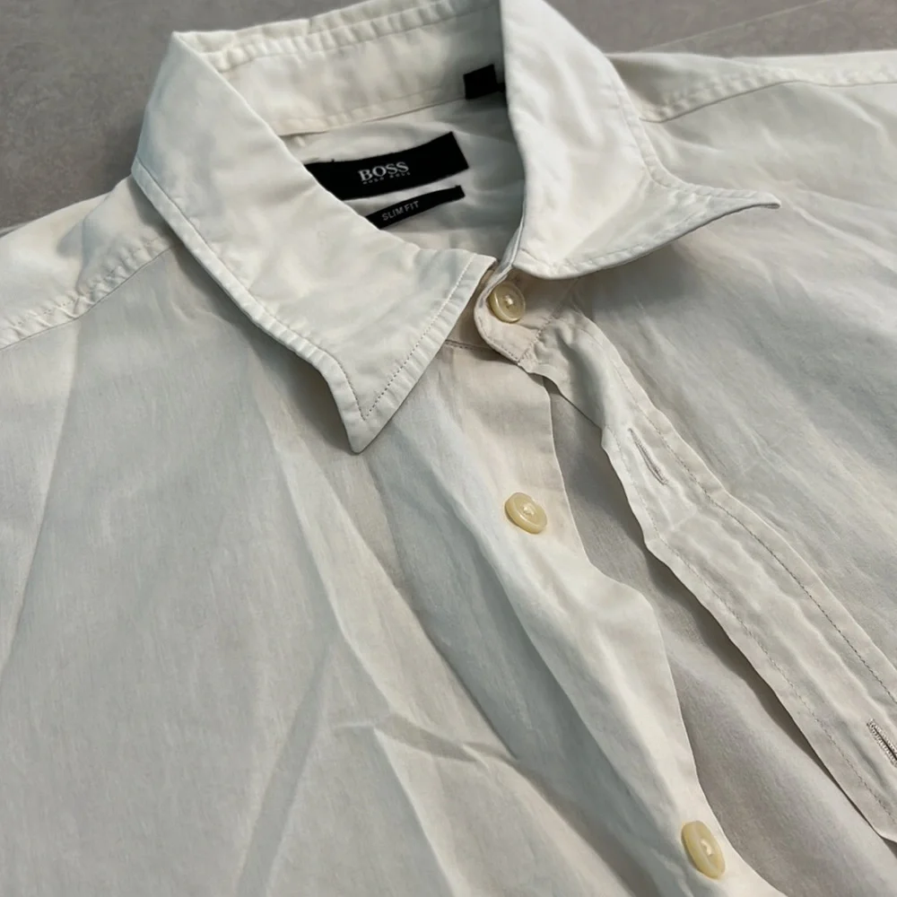 Hugo boss men size small off white button down shirt slim Fit Italian fabric